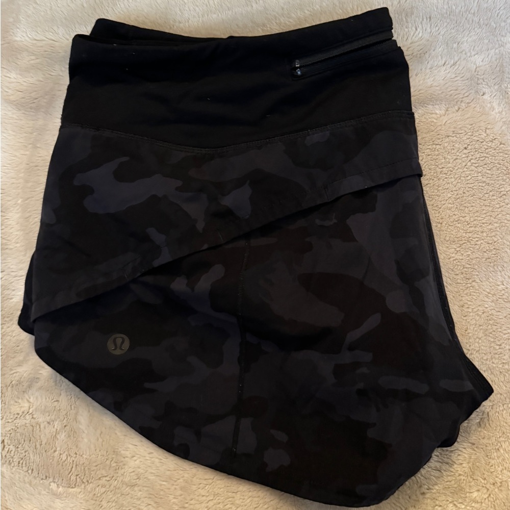 lululemon size 8 speed up shorts in black camo